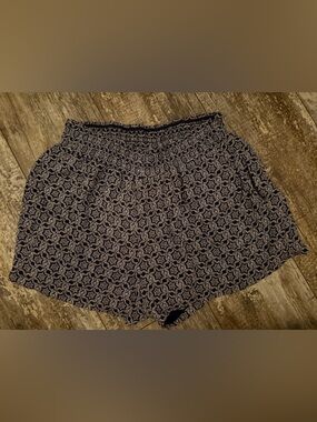 Knox Rose Navy and Cream High-Waist Smocked Shorts